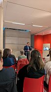 Bild: Ausstellungsbesucher zur Vernissage