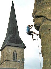 Klettern am Kletterturm beim Petriturm (Foto: Stadt Nordhausen)