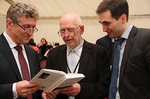 Bild: Festempfang f&uuml;r die &Uuml;berlebenden