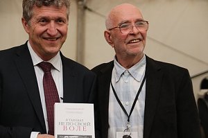 Bild: Festempfang f&uuml;r die &Uuml;berlebenden