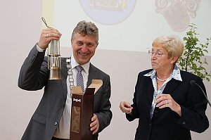 Bild: Bochum schenkt eine Grubenlampe