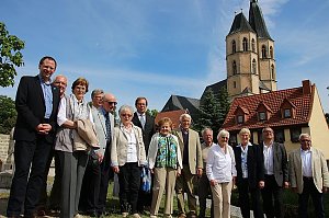 Bild: Bochumer im Garten der Flohburg