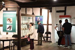 Endspurt der Ausstellung „Gut gelaufen  Die Geschichte des Schuhs“