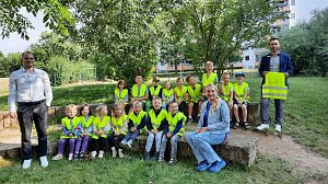 Kita „Kleine Spürnasen“: 30 Warnwesten für Kinder von der Sparkasse Nordhausen