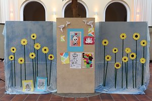 Bild: Sunflower Dreams Project - Ausstellungser&ouml;ffnung Petersbergschule