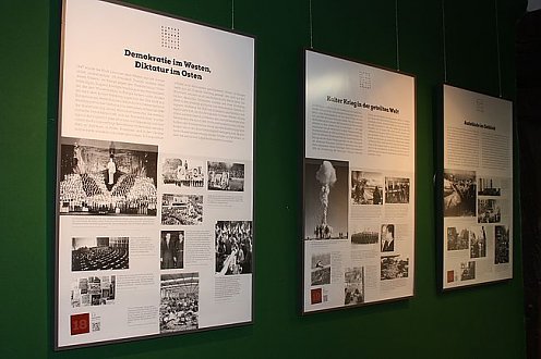 Demokratie-Ausstellung in der FLOHBURG (Foto: Ilona Bergmann) Demokratie-Ausstellung in der FLOHBURG (Foto: Ilona Bergmann)