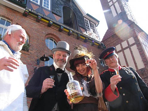 Prost aus der Traditionsbrennerei (Foto: Stadt Nordhausen)