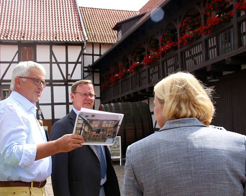Ministerpräsident Bodo Ramelow besucht 2017 mit Ehrenbürger Christian Lesser den Tabakspeicher (Foto: Pressestelle Stadt Nordhausen)