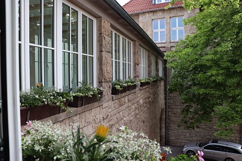 Blumenkästen am Stadthaus  (Foto: Pressestelle Stadtverwaltung )