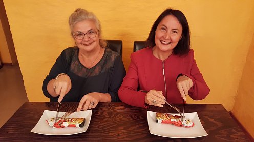 Anja Eisner und Susanne Hinsching zur Weihnachtslesung 2019 (Foto: Kunsthaus Meyenburg)