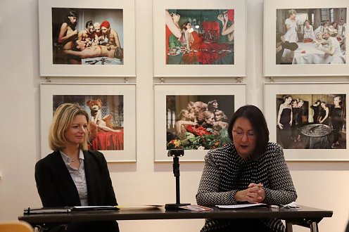 Bürgermeisterin Alexandra Rieger (links) und Susanne Hinsching stellen die Museumsplanung 2022 vor.  (Foto: Stadtverwaltung Nordhausen)