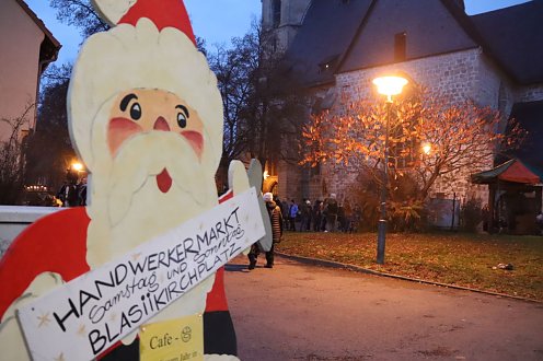 Alternativer Handwerkerweihnachtsmarkt auf dem Blasiikirchplatz (Foto: Stadtverwaltung Nordhausen)