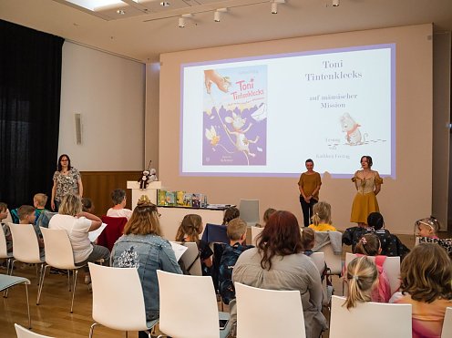 Großes Fest vor dem Schulanfang: Der Abschluss des diesjährigen Leseäffchens (Foto: Stadtverwaltung Nordhausen)