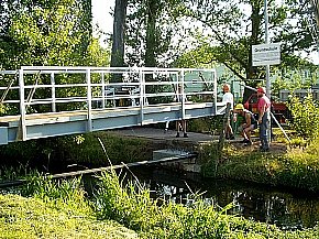 Reparatur unmöglich: Sanierte Fußgängerbrücke über die Salza (Foto: nnz)