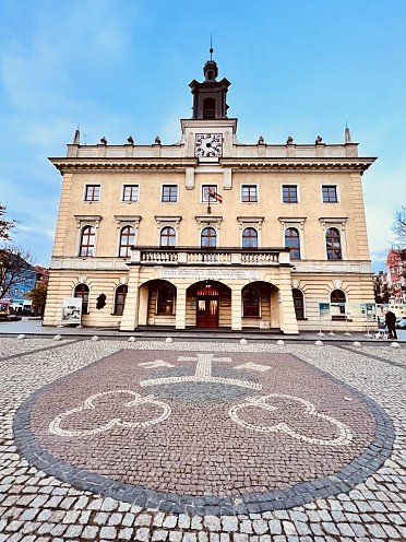 Das historische Rathaus von Ostrow-Wielkopolski mit dem Marktplatz. Heute ist hier das städtsiche Museum untergebracht. Die Stadtverwaltung hat ihren Sitz in einem neuen Gebäude (Foto: Stadtverwaltung Nordhausen)