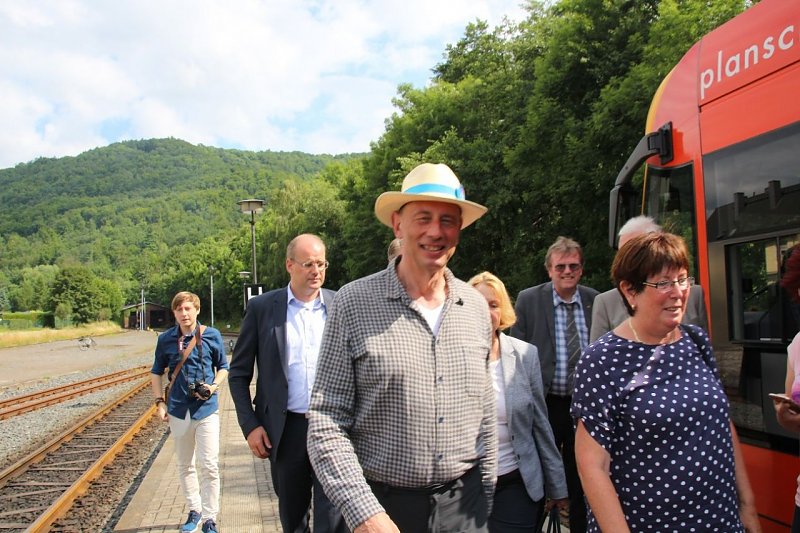 Wirtschaftsminister Wolfgang Tiefensee macht auf seiner Sommertour auch in Nordhausen Station