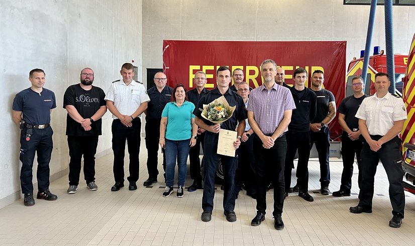Beförderung Berufsfeuerwehr von Marcus Weise mit Oberbürgermeister Kai Buchmann (Foto: ©Stadtverwaltung Nordhausen)