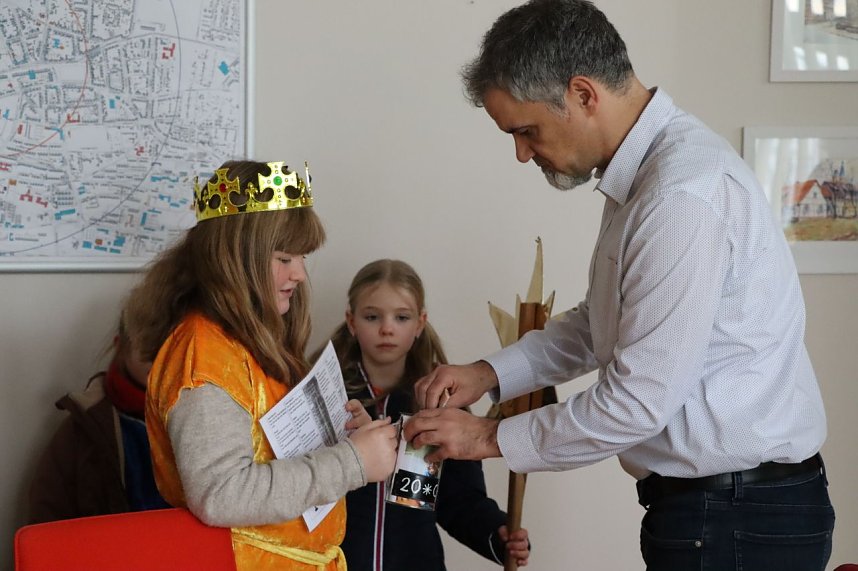 Sternsinger zu Besuch im Nordh&auml;user Rathaus