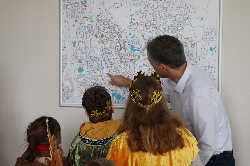 Sternsinger zu Besuch im Nordh&auml;user Rathaus