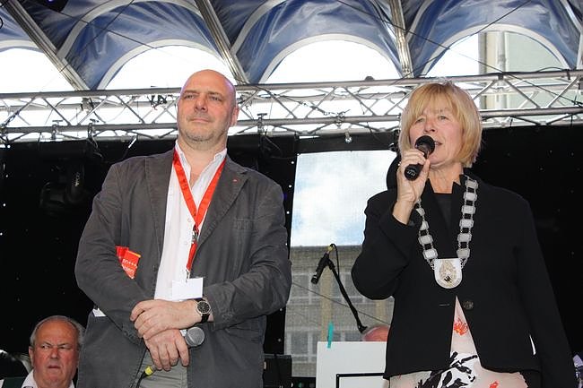 Schl&uuml;ssel&uuml;bergabe